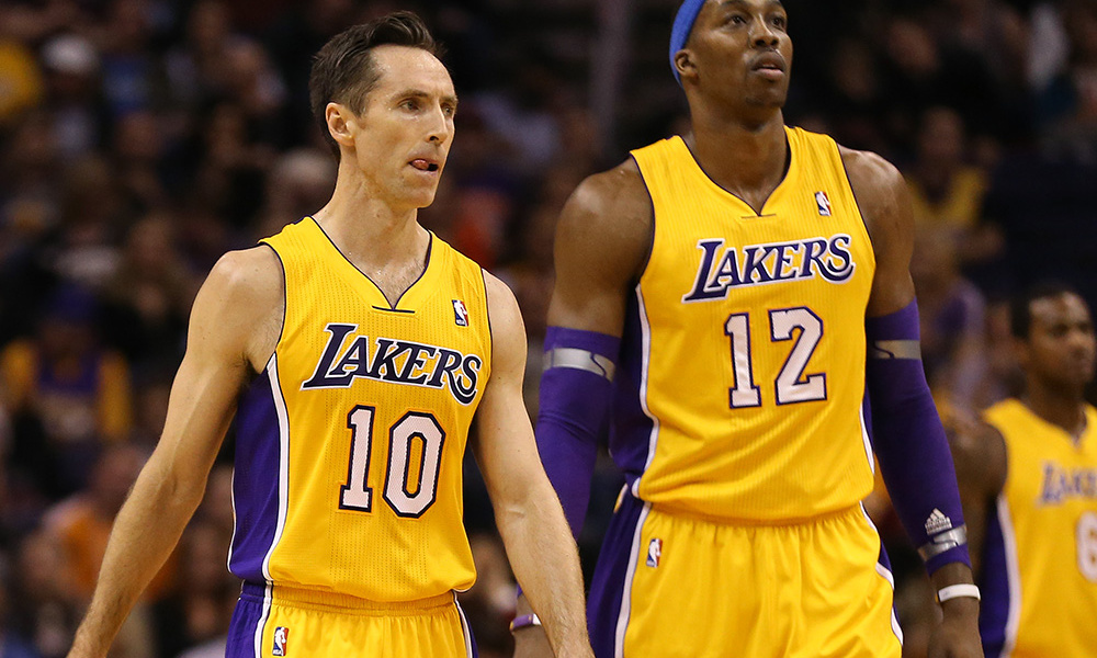 Steve Nash et Dwight Howard sous le maillot des Lakers de Los Angeles