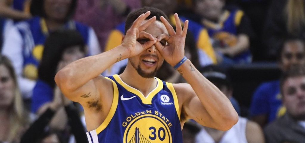 Cette nuit, Stephen Curry a établit un nouveau record à 3 points.