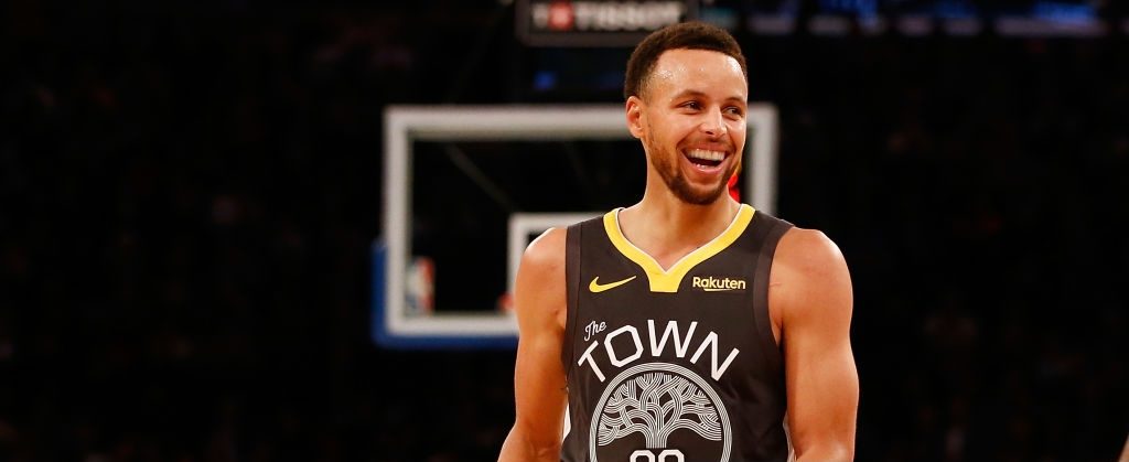 Premier de ce Top 5 de la nuit, Stephen Curry est toujours le spécialiste des shoot à 3 points contestés