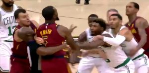 NBA – Le gros accrochage entre J.R Smith et les Celtics !