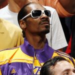 NBA – Insolite : Quand Snoop Dogg claque un dunk après avoir reçu le maillot de LeBron James