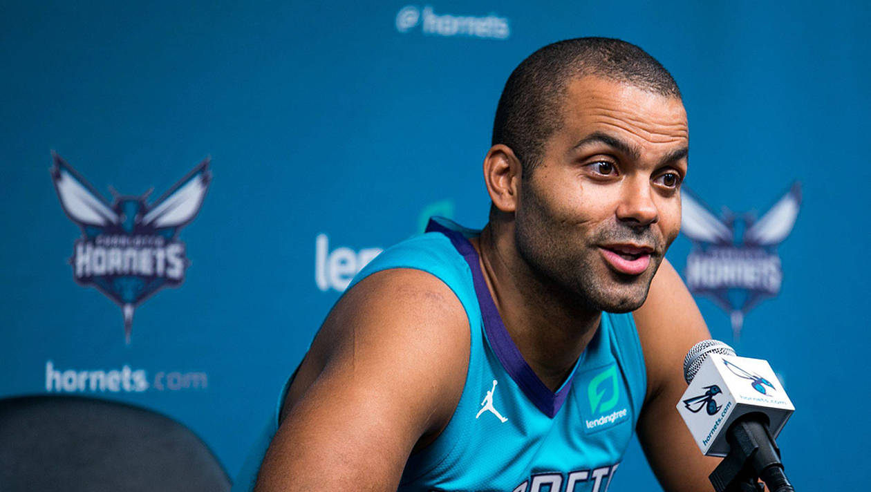 Tony Parker au micro des Charlotte Hornets en NBA