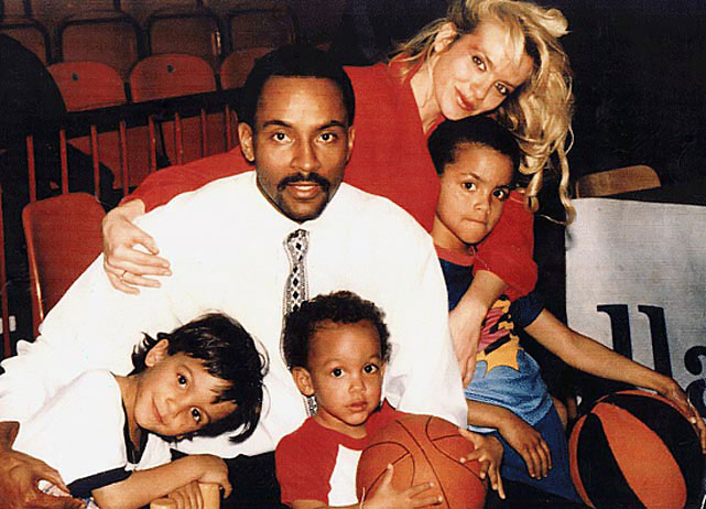 Tony Parker avec son père, sa mère et ses deux frères