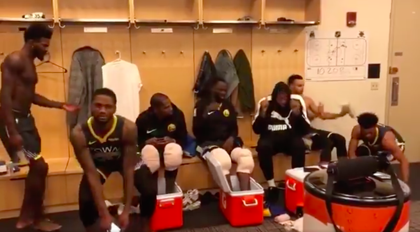 Les Warriors dansent sur du Fergie dans les vestiaires