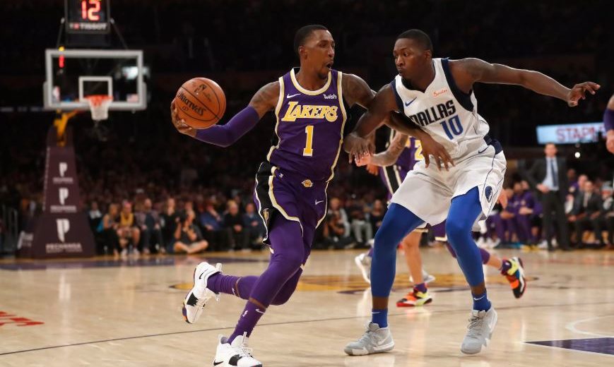 NBA – Un échange entre les Lakers et les Bulls ? Kentavious Caldwell-Pope attaque le panier face aux Mavericks.