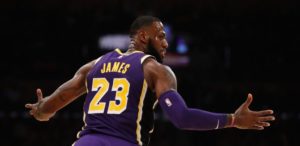 NBA – Récap de la nuit (04/11) : Les Lakers enchaînent, Joel Embiid remporte son duel