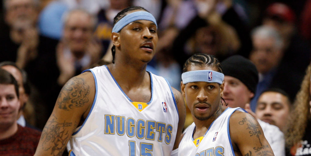 Allen Iverson aux côtés de Carmelo Anthony sous le maillot des Denver Nuggets