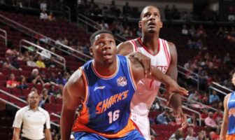CBA/NBA – Guerschon Yabusele puni en Chine pour une raison WTF Guerschon Yabusele sous le maillot des Shanghai Sharks, face à Trevor Ariza