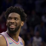 NBA – Joel Embiid se paye la tête de Tristan Thompson et des Cavs