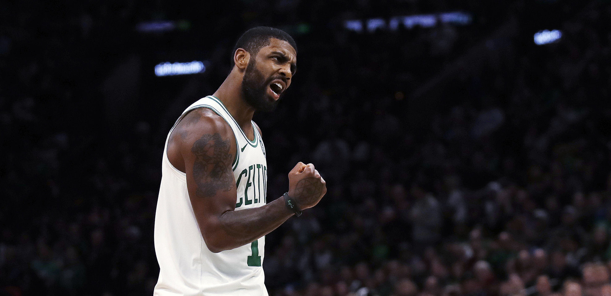 Kyrie Irving le point serré