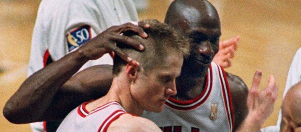 Les tensions sont monnaie courante dans les vestiaires des franchises NBA. Steve Kerr revient sur son altercation avec Michael Jordan