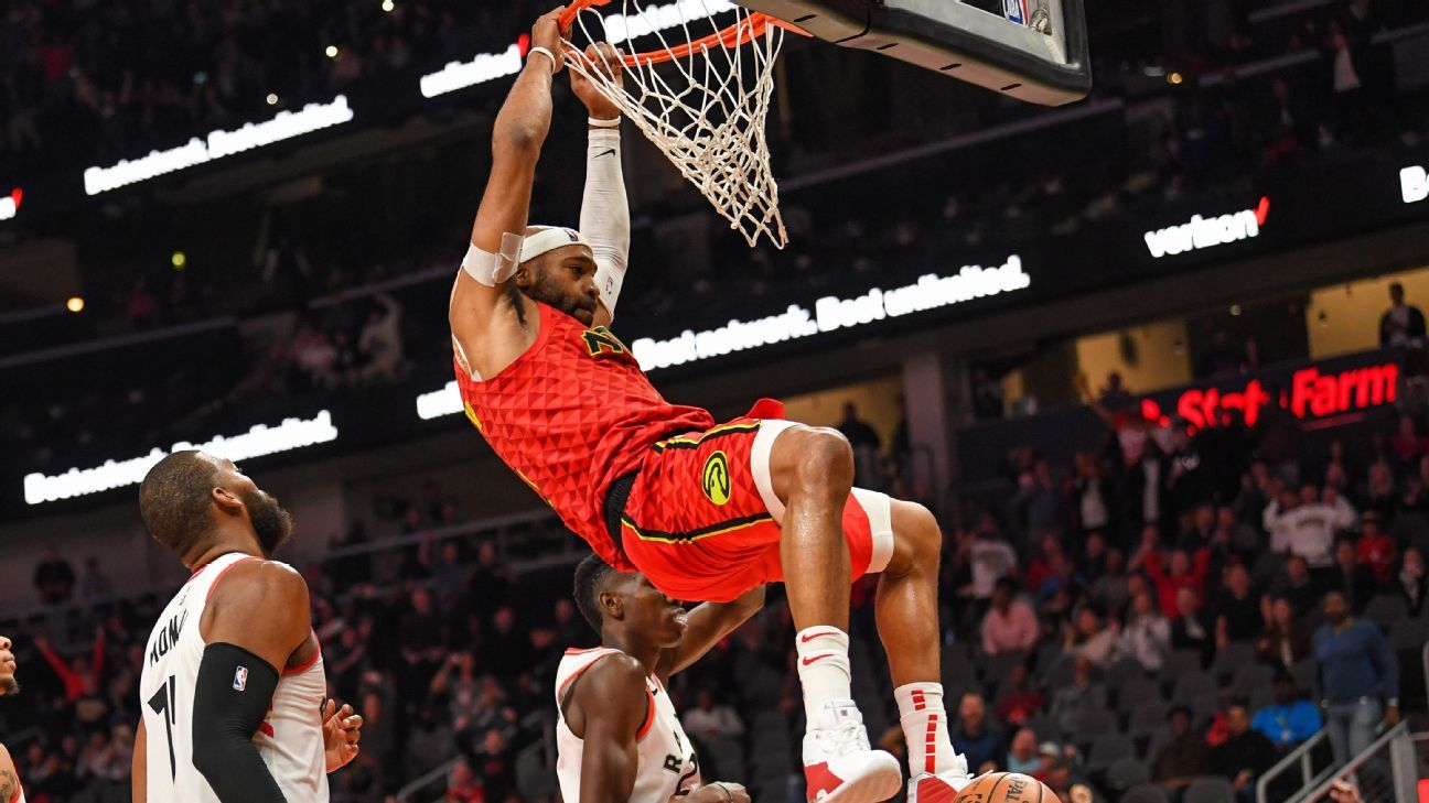 Vince Carter se classe premier du Top 10 ce matin. Comme un symbole, il passe la barre des 25 000 points en carrière avec un...dunk !