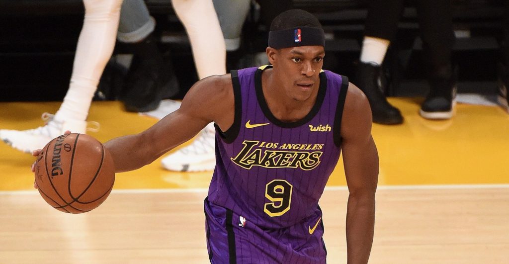 Rajon Rondo ballon en main lors du match Los Angeles Lakers - Portland Trail Blazers