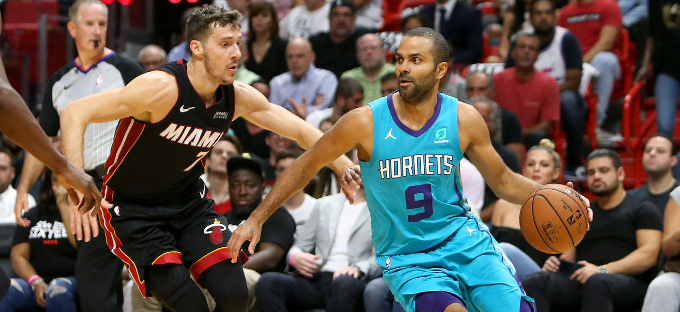 Tony Parker avec le maillot des Hornets