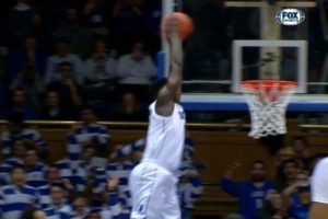 NCAA – L&rsquo;hallucinant alley-oop de Zion Williamson