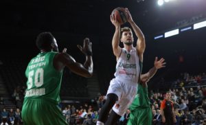 Euroleague – Acte 1, Scènes 13 et 14 : « Le retour des hommes verts »