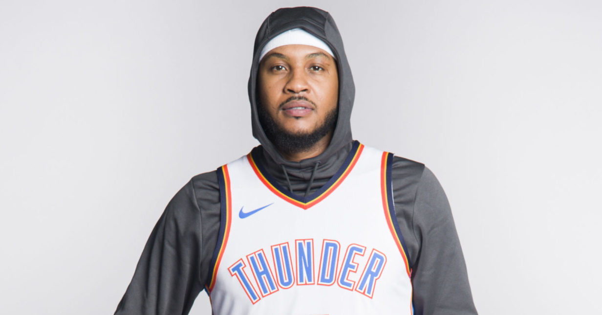 Toujours vêtu de sa capuche, Hoodie Carmelo Anthony sort sa ligne de vêtements.