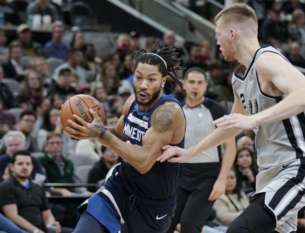 NBA - Gregg Popovich ravi pour Derrick Rose