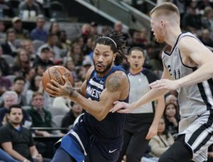 NBA – Gregg Popovich ravi pour Derrick Rose