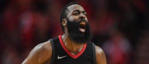 NBA – Top 10 de la nuit : Harden grimpe sur JaVale McGee