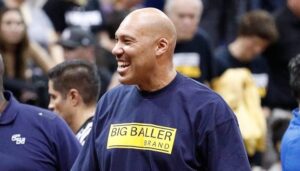 NBA – LaVar Ball sort du silence, détruit les Knicks, et tente d’y placer ses trois fils