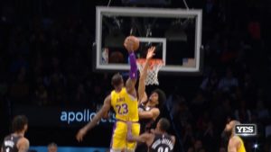 NBA – L&rsquo;énorme contre de Jarrett Allen sur LeBron James !