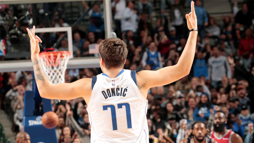 Luka Doncic face aux Rockets lors de son festival à 3 points