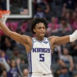 NBA – De’Aaron Fox complimente… son propre jeu