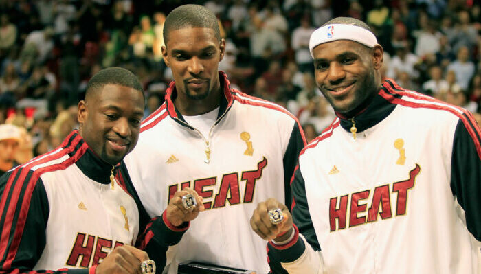 Dwyane Wade, Chris Bosh et LeBron James sous le maillot du Heat