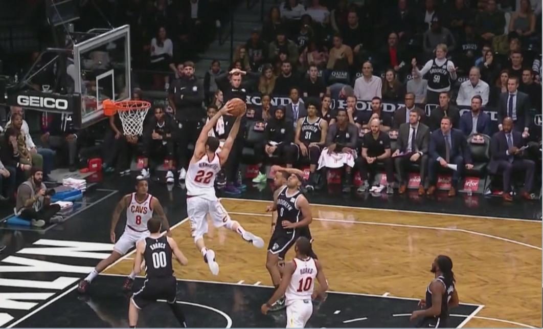 Petite révolution hier soir, les Cavs se sont imposés à Brooklyn et Larry Nance Jr. se classe premier du Top 10 de la nuit