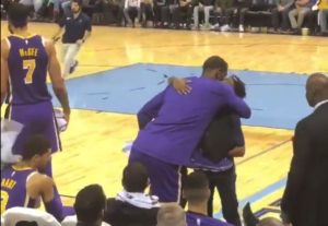 NBA – Quand un fan tente de racheter les chaussures offertes par LeBron James