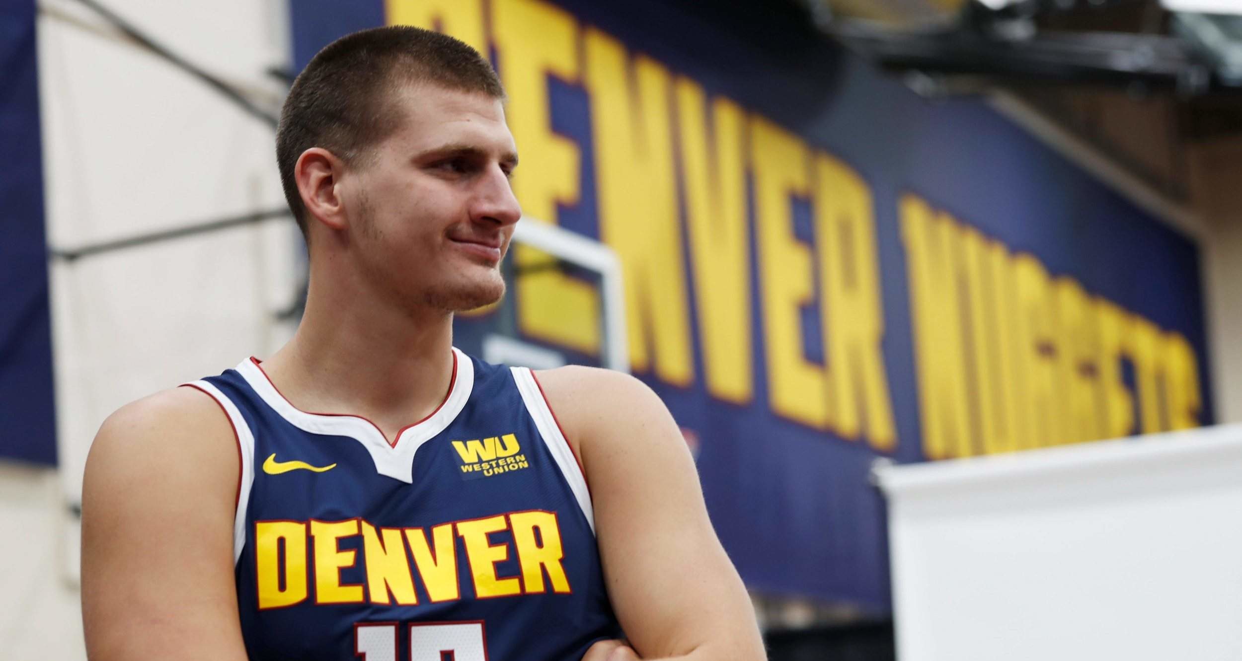 Malgré le début de saison sur les chapeaux de roues des Nuggets, Nikola Jokic ne pense cependant pas au titre de MVP