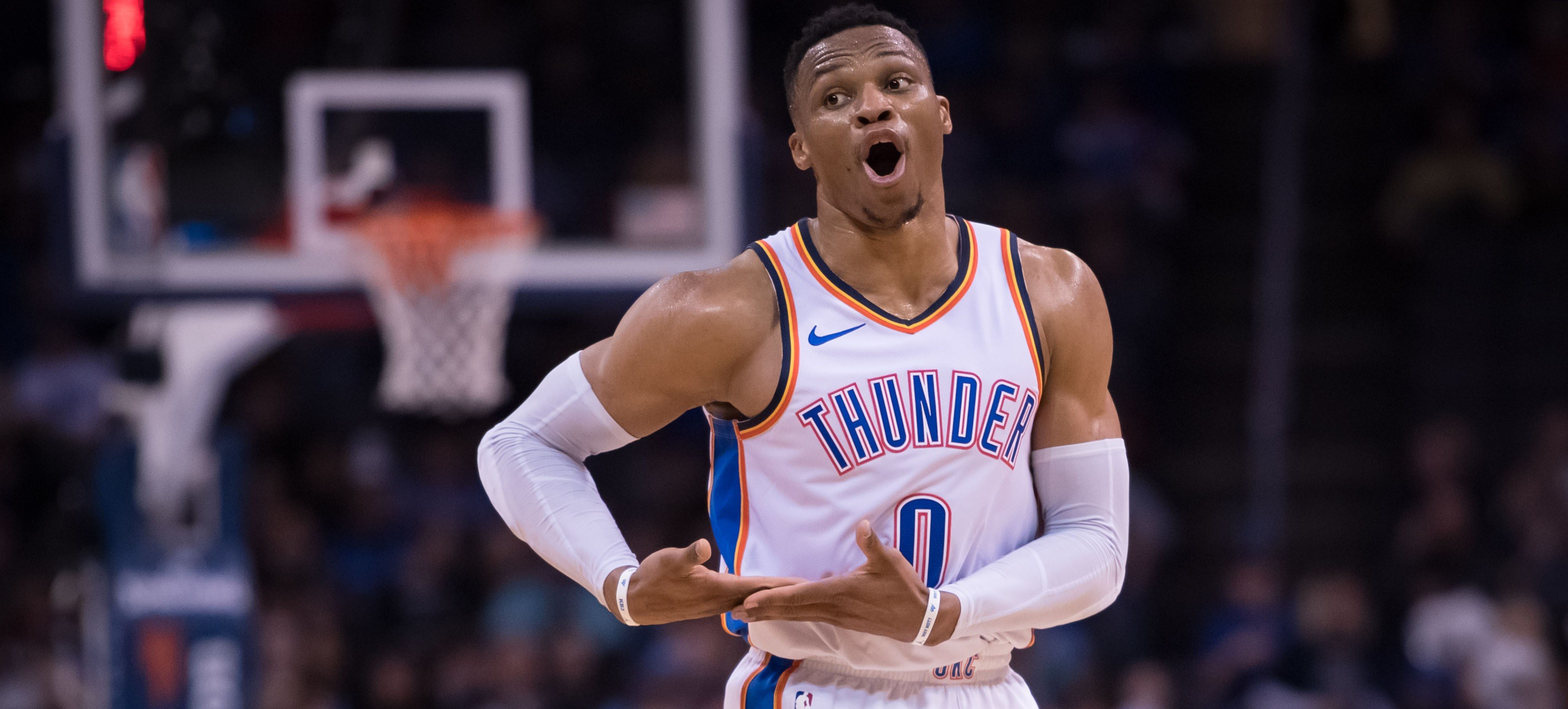 Russell Westbrook effectue sa célébration "rock the baby".