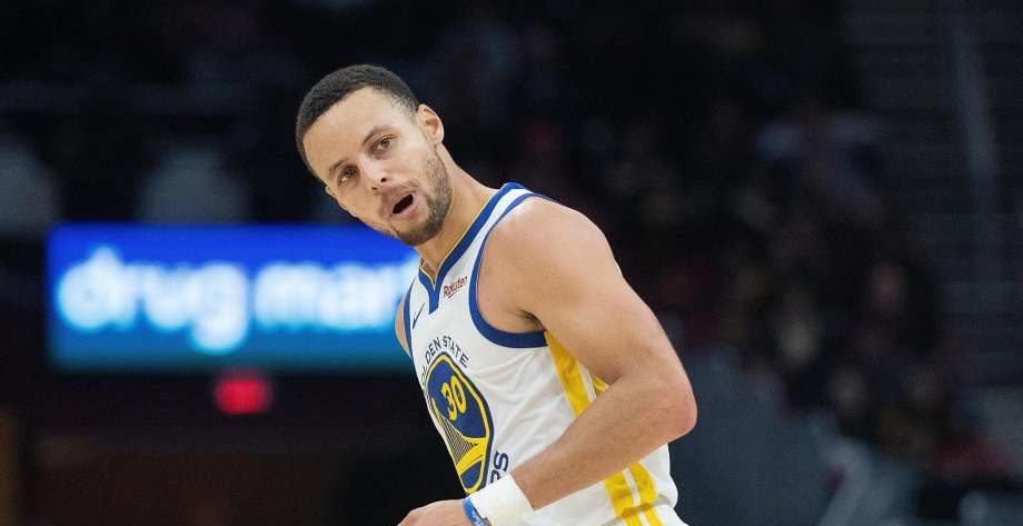 Steph Curry pose un 360