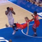 NCAA – Le passage en force surpuissant de Zion Williamson !