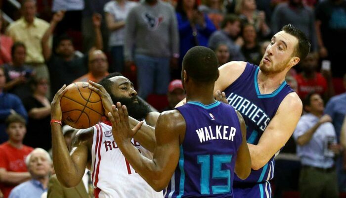 Cette nuit, les Hornets ont réalisé la statistique la plus anti-James Harden en ne tentant aucun lancer-franc en première mi-temps