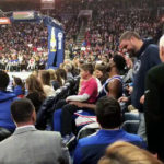 NBA – Joel Embiid s’installe en tribunes en plein match