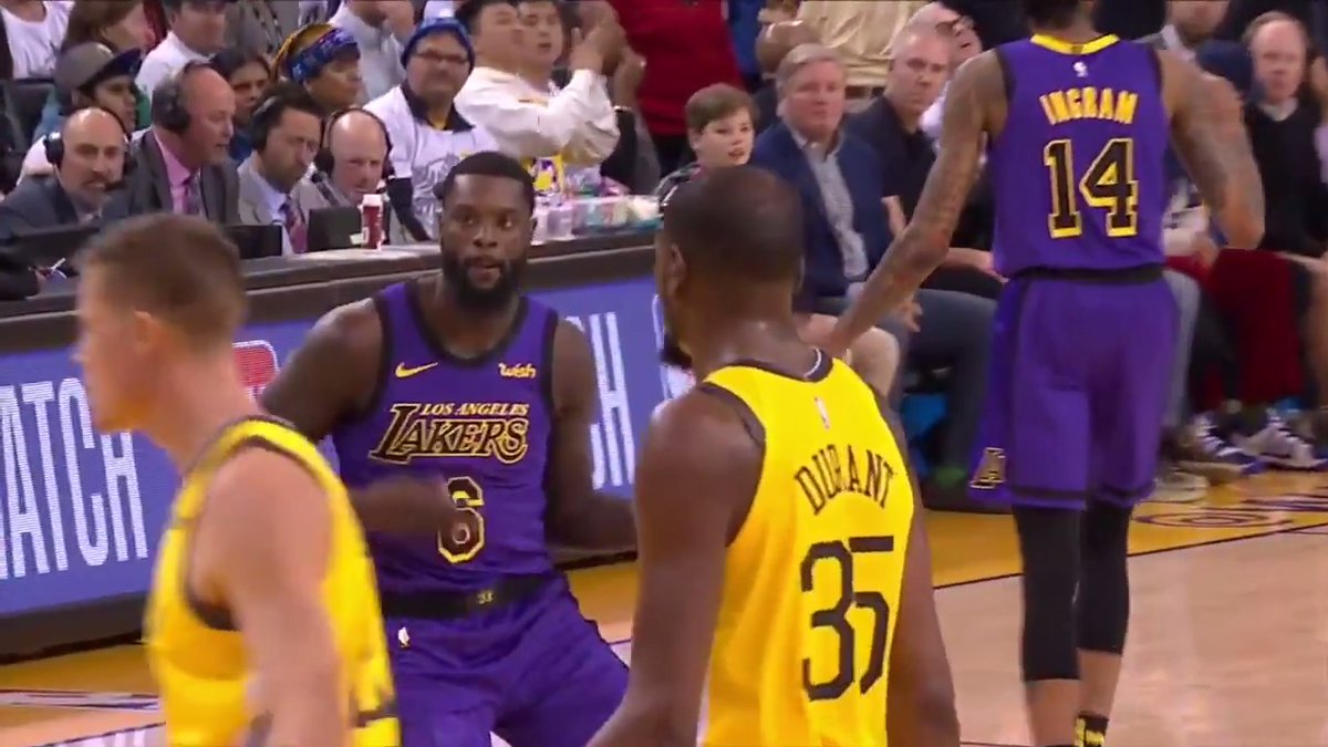 Le banc des Lakers a volé la célébration air guitar de Lance Stephenson hier soir contre les Suns