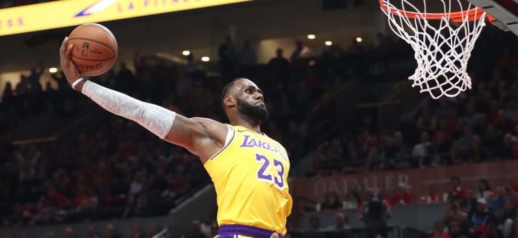 LeBron James défie les lois de la performance en déclinant très lentement