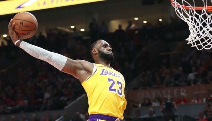 LeBron James défie les lois de la performance en déclinant très lentement