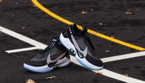 NBA – Nike sort la première chaussure de basket qui se lace toute seule !