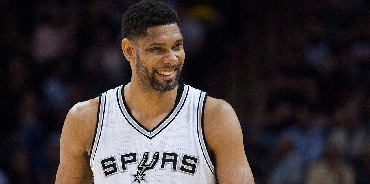 NBA – 4 joueurs qui ont touché (ou touchent encore) de l’argent longtemps après leur départ Tim Duncan a pris sa retraite en 2016 mais continue d'être payé par les Spurs
