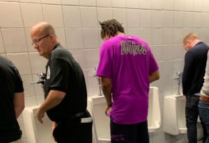 NBA – Quand Derrick Rose se rendait aux toilettes publiques… en plein match