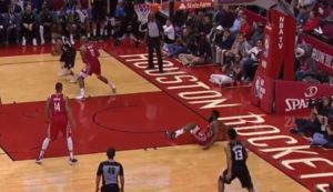 NBA – Giannis envoie un missile dans la tête de James Harden