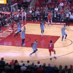 NBA – James Harden récidive avec son double step-back !