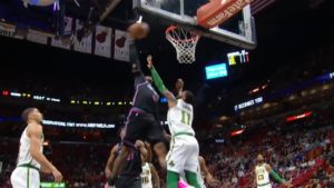 NBA – Top 10 : James Johnson fracasse Kyrie Irving !
