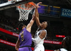 NBA – Donovan Mitchell détruit Javale McGee !