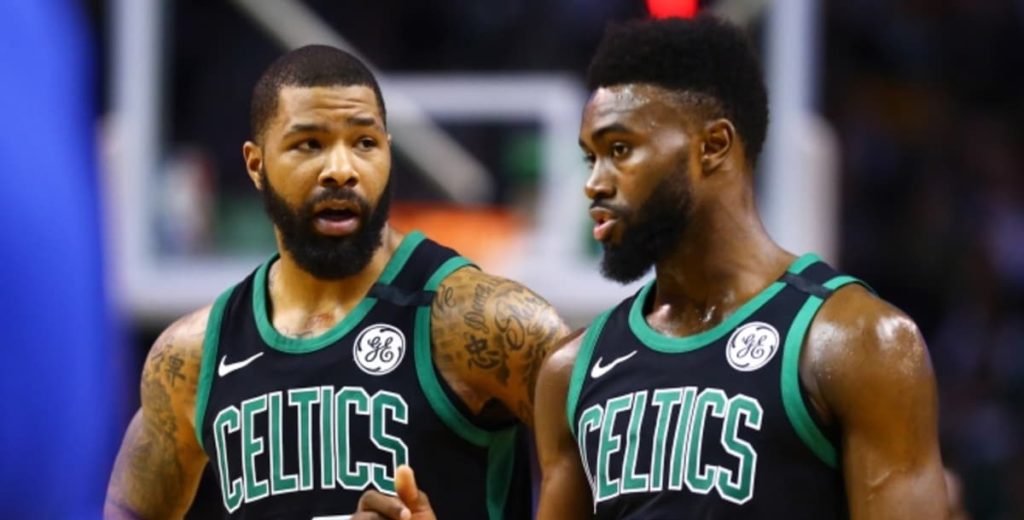 Marcus Morris et Jaylen Brown sous le maillot de Boston