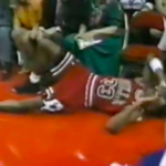 NBA – L’histoire derrière la violente faute de Dennis Rodman sur Scottie Pippen