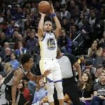 NBA – Stephen Curry continue d’écrire sa légende à trois points